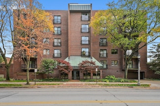 7575 Lake St Unit 5C, River Forest, IL 60305