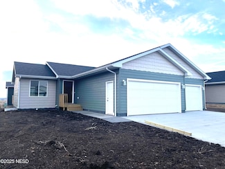 12 27th St NW, Watertown, SD 57201
