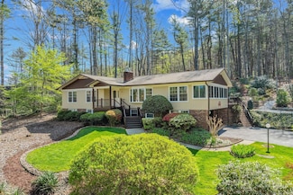 31 Glassy Mountain Dr, Hendersonville, NC 28739
