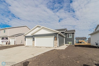 1146 Jill Dr W, West Fargo, ND 58078