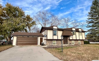 18 N Willowgreen Ct, Mason City, IA 50401