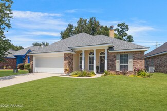 302 Pear Tree Cir, Broussard, LA 70518