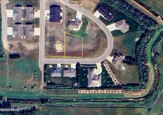 710 Valley View Cir, Milbank, SD 57252