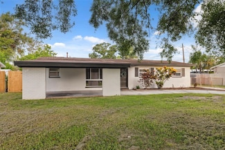 8256 Lark St, Seminole, FL 33777