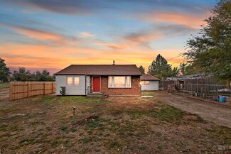 911 E Locust St, Emmett, ID 83617