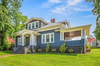 310 N Bridge St, Elkin, NC 28621