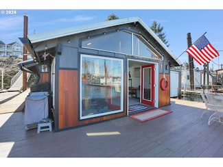 535 NE Bridgeton Rd Unit 1, Portland, OR 97211