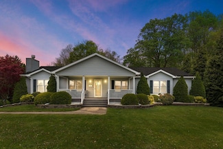 5521 W Spring Creek Rd, Three Oaks, MI 49128