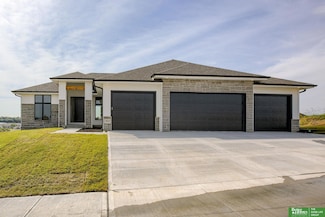 10113 Laramie St, Papillion, NE 68046