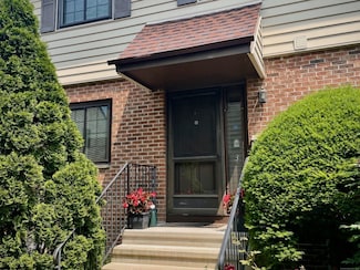 202 Soundview Ave Unit 3, Stamford, CT 06902