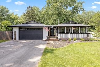 689 Lasalle Dr, Somonauk, IL 60552