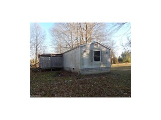 300 & 298 Homeview Ave, Leavittsburg, OH 44430