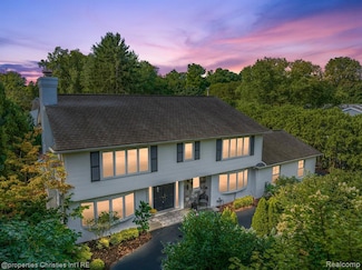 2725 Endsleigh Dr, Bloomfield Hills, MI 48301