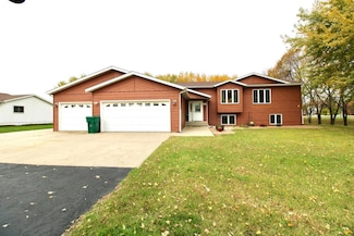 1250 76th Ave S, Fargo, ND 58104