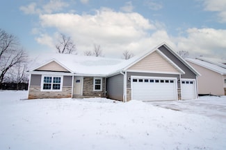 2016 Louie Ln, Neenah, WI 54956