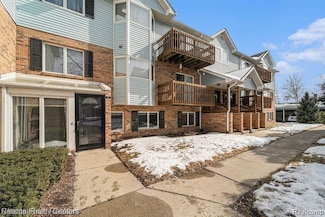 164 Pinewood Dr, Plymouth, MI 48170