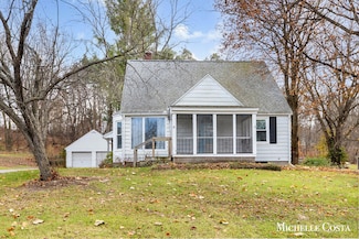 13100 Grand River Dr SE, Lowell, MI 49331