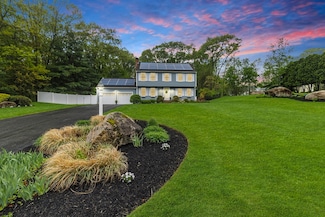 4 Wildwood Dr, Medway, MA 02053