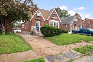 8726 Park Ln, Saint Louis, MO 63147