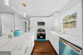 38 Moffitt Blvd, East Islip, NY 11730