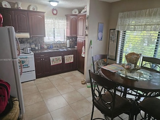 1521 W 42nd Place Unit 18, Hialeah, FL 33012