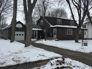 712 W 3rd St, Sumner, IA 50674