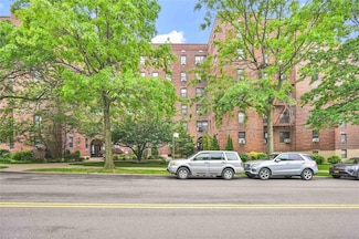 26-20 141st St Unit 2G, Flushing, NY 11354
