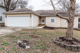 3736 S Oak Ave, Springfield, MO 65804
