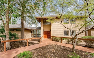 941 Wilton Coves Dr, Hartfield, VA 23071
