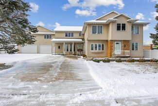 2320 Bowling St SW, Cedar Rapids, IA 52404