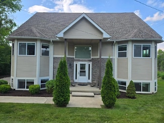 2019 Chalmers Dr, Ann Arbor, MI 48104