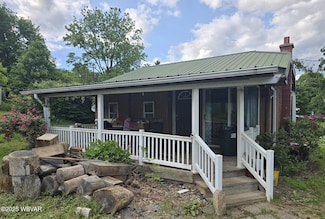 210 Fairview St, Avis, PA 17721