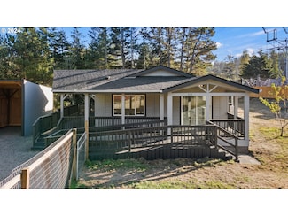 215 Airport Way, Lakeside, OR 97449