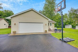 10428 N Martha Lake Dr, Chisago City, MN 55013