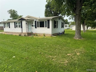 516 S 12th St, Bowling Green, MO 63334