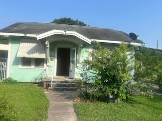 3924 7th St, Port Arthur, TX 77642