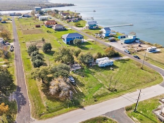 100 Darden Dr, Anahuac, TX 77514