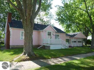 120 S Almont St, Standish, MI 48658