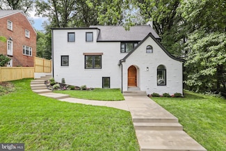 2520 N Vernon St, Arlington, VA 22207