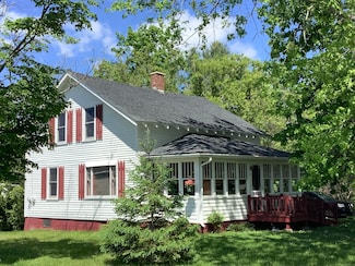 25 Columbia Ave, Fort Fairfield, ME 04742