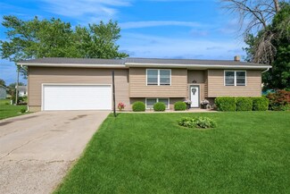 303 6th Ave, Newhall, IA 52315