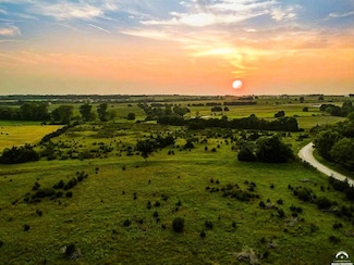 1587 N 450 Rd, Baldwin City, KS 66006