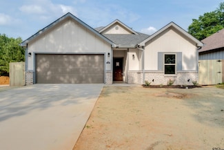199 Victory St, Palestine, TX 75803