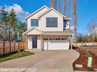 2488 N Lydia Loop, Hubbard, OR 97032