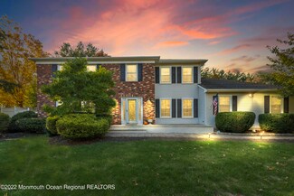 25 Chatham Ridge Dr, Freehold, NJ 07728