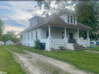 302 S 4th St, Farmington, IA 52626