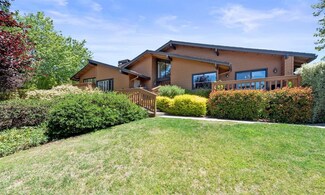 4 Hallmark Cir, Menlo Park, CA 94025