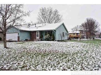 3212 3212 Greenbrier St, Vadnais Heights, MN 55127