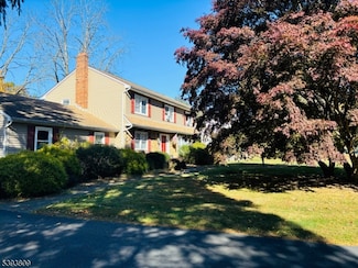 19 Flintlock Dr, Long Valley, NJ 07853