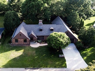 202 Apache Dr, Janesville, WI 53545